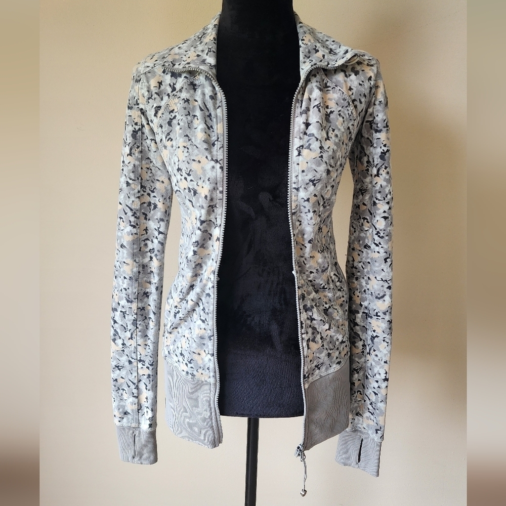 Luluemon Fleur Silver Spoon Asana Gray/White Full Zip Jacket Size 0.